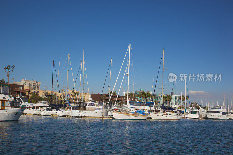 在Marina Del Rey拥有游艇的水景